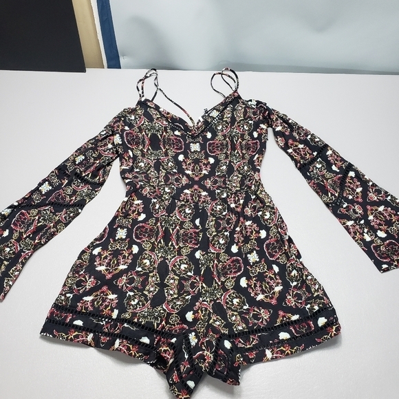 Kendall and Kylie cold shoulder strappy romper women's size small - Picture 7 of 15